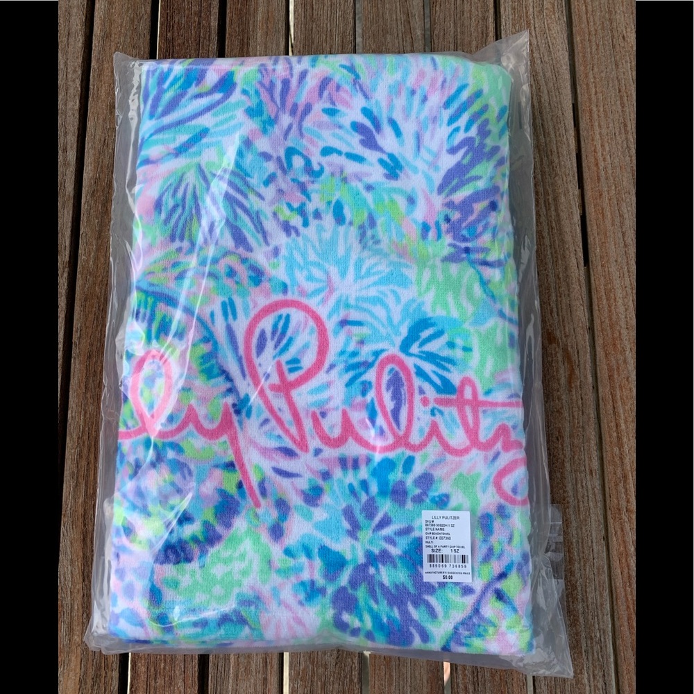 COPY - NIP  Lilly Pulitzer beach towel Shell of a…